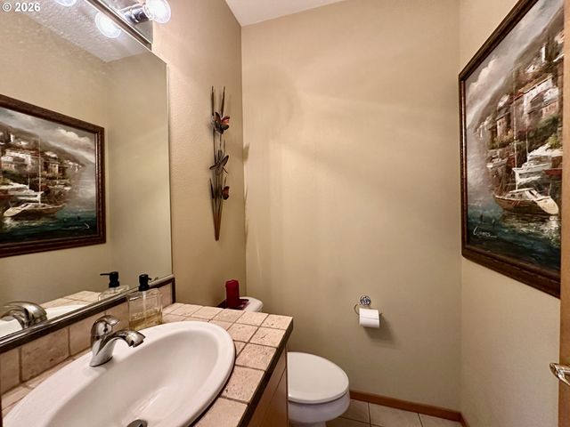 11450 Sw CAPITOL Hwy, Portland, OR 97219