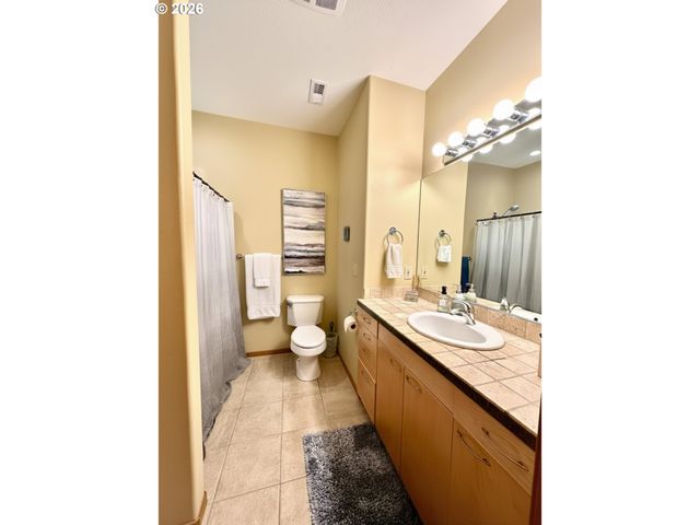 11450 Sw CAPITOL Hwy, Portland, OR 97219