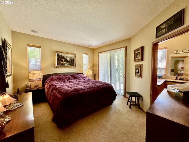 11450 Sw CAPITOL Hwy, Portland, OR 97219