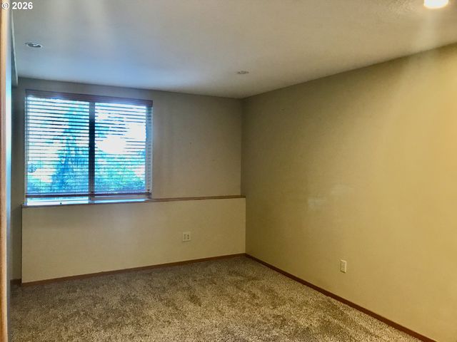 11450 Sw CAPITOL Hwy, Portland, OR 97219
