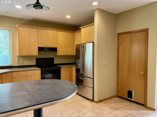 11450 Sw CAPITOL Hwy, Portland, OR 97219