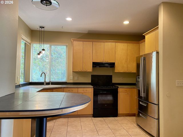 11450 Sw CAPITOL Hwy, Portland, OR 97219