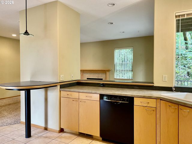 11450 Sw CAPITOL Hwy, Portland, OR 97219