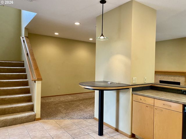 11450 Sw CAPITOL Hwy, Portland, OR 97219