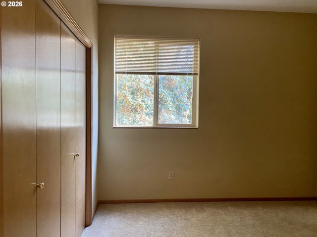 11450 Sw CAPITOL Hwy, Portland, OR 97219
