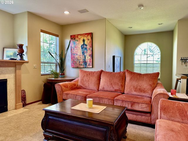 11450 Sw CAPITOL Hwy, Portland, OR 97219