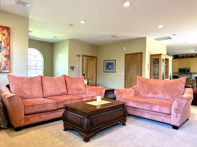 11450 Sw CAPITOL Hwy, Portland, OR 97219