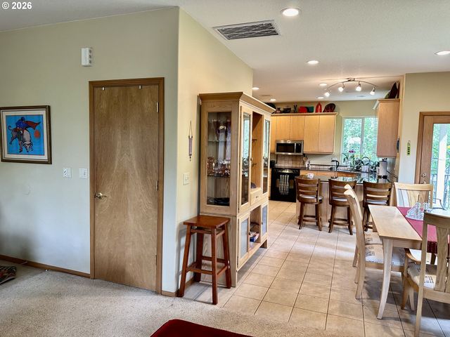 11450 Sw CAPITOL Hwy, Portland, OR 97219