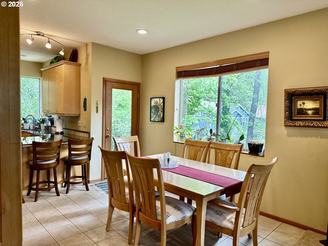 11450 Sw CAPITOL Hwy, Portland, OR 97219