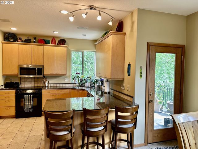 11450 Sw CAPITOL Hwy, Portland, OR 97219