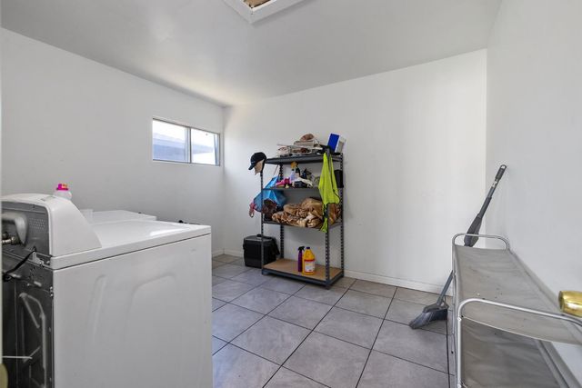 10840 Beverly Dr, Hanford, CA 93230