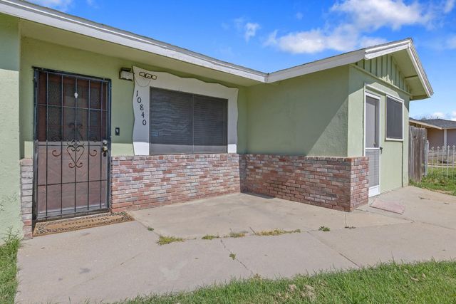 10840 Beverly Dr, Hanford, CA 93230