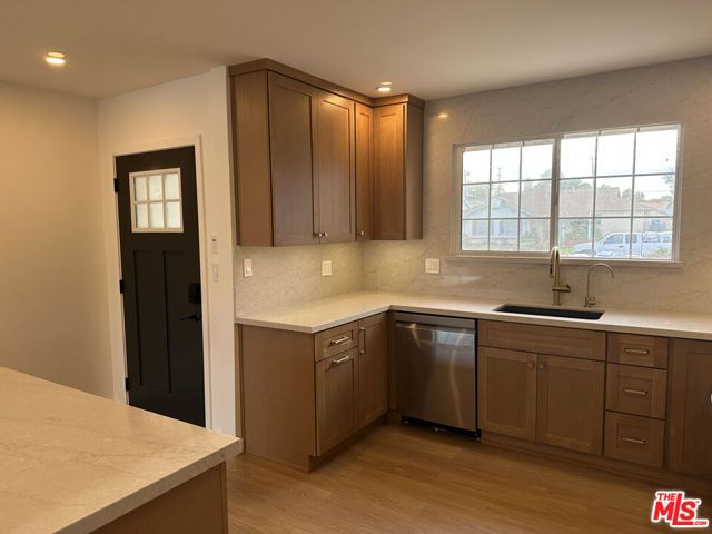 8938 Monogram Avenue, Los Angeles, CA 91343