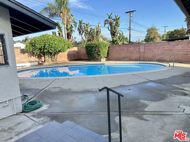 8938 Monogram Avenue, Los Angeles, CA 91343