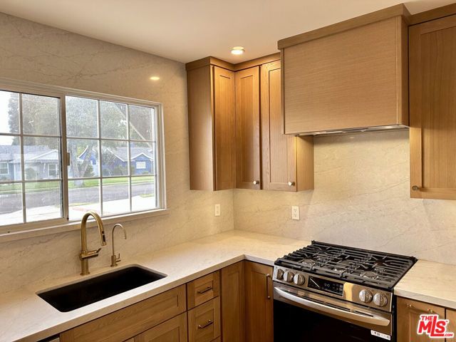 8938 Monogram Avenue, Los Angeles, CA 91343