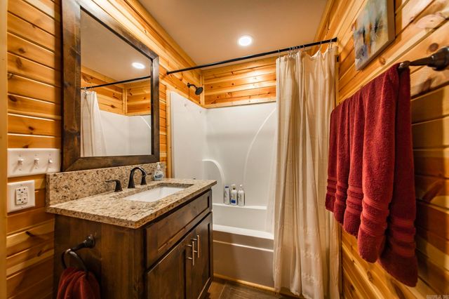 75 Stark Avenue, Greers Ferry, AR 72067