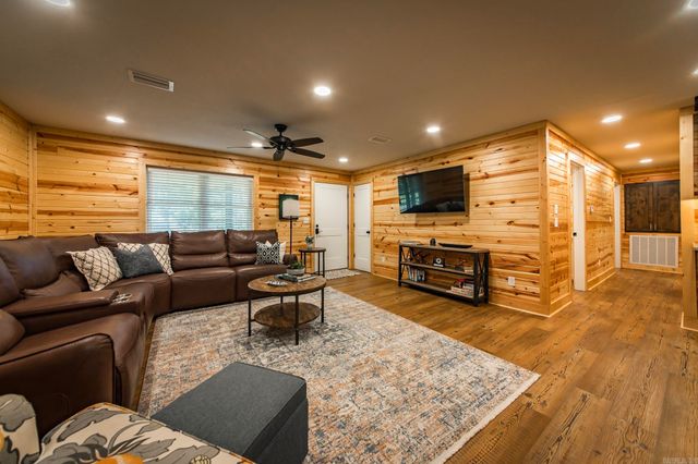 75 Stark Avenue, Greers Ferry, AR 72067