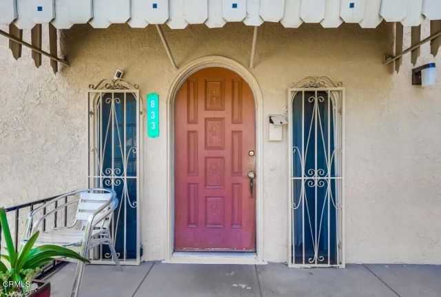 833 Ridgewood, Los Angeles, CA 90038