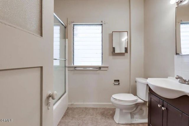 833 Ridgewood, Los Angeles, CA 90038