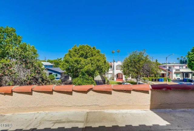 833 Ridgewood, Los Angeles, CA 90038