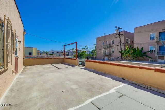 833 Ridgewood, Los Angeles, CA 90038