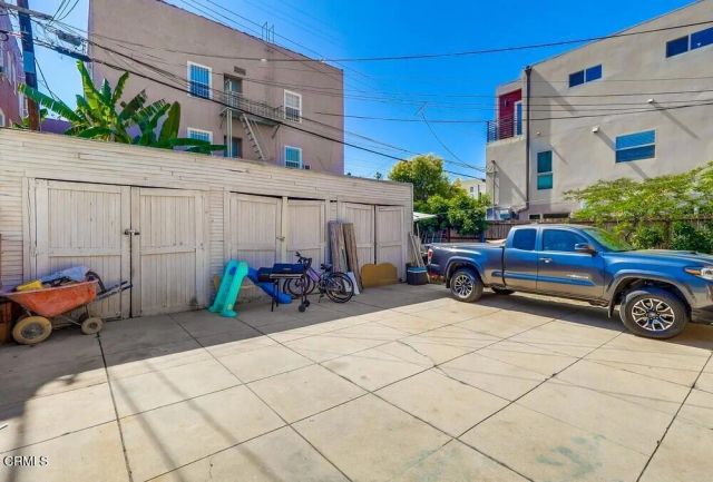 833 Ridgewood, Los Angeles, CA 90038