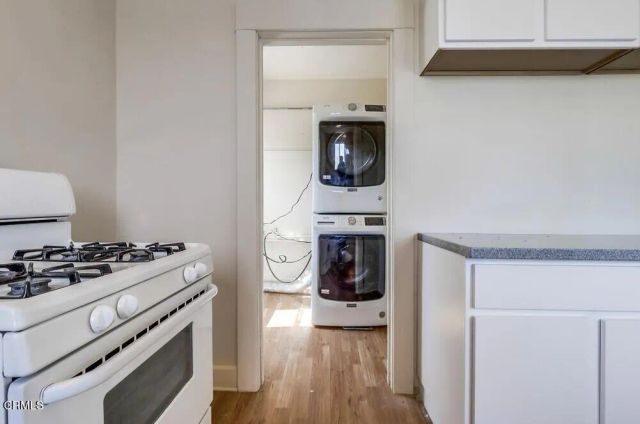 833 Ridgewood, Los Angeles, CA 90038