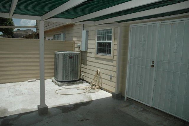 10327 Huntington Place Drive 327, Houston, TX 77099