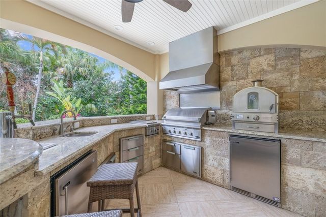 681 N Tomahawk Trail, Vero Beach, FL 32963