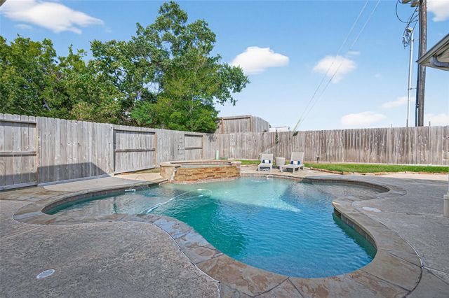 15922 Clipper Pointe Drive, Cypress, TX 77429