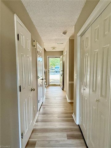 3131 Burke Mill Court, Winston-salem, NC 27103