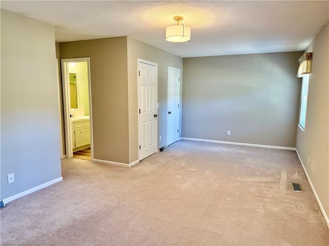 3131 Burke Mill Court, Winston-salem, NC 27103