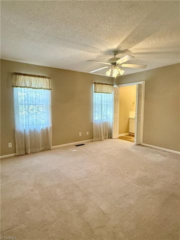 3131 Burke Mill Court, Winston-salem, NC 27103