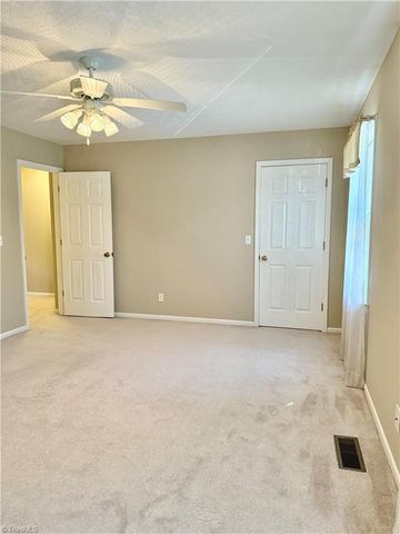 3131 Burke Mill Court, Winston-salem, NC 27103