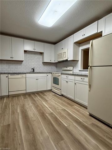 3131 Burke Mill Court, Winston-salem, NC 27103