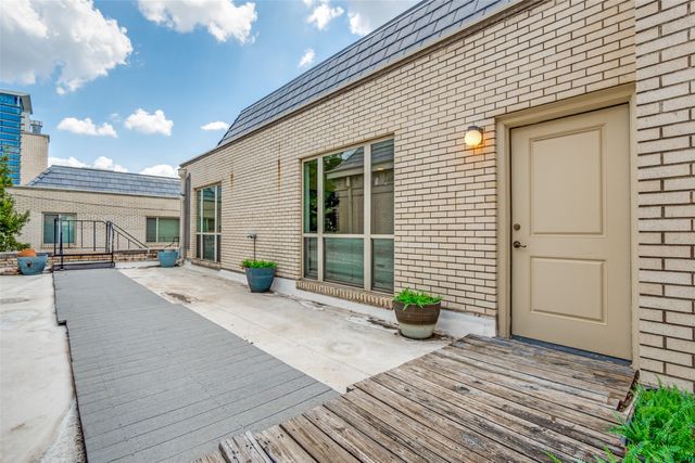 6126 Averill Way 211W, Dallas, TX 75225