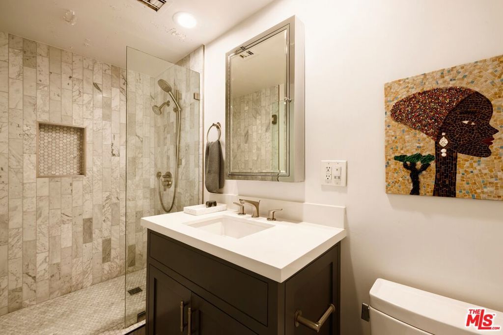 Image 12 of property listing at 10450 Wilshire Boulevard 7E, Los Angeles, CA 90024