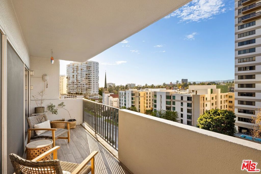 Image 15 of property listing at 10450 Wilshire Boulevard 7E, Los Angeles, CA 90024
