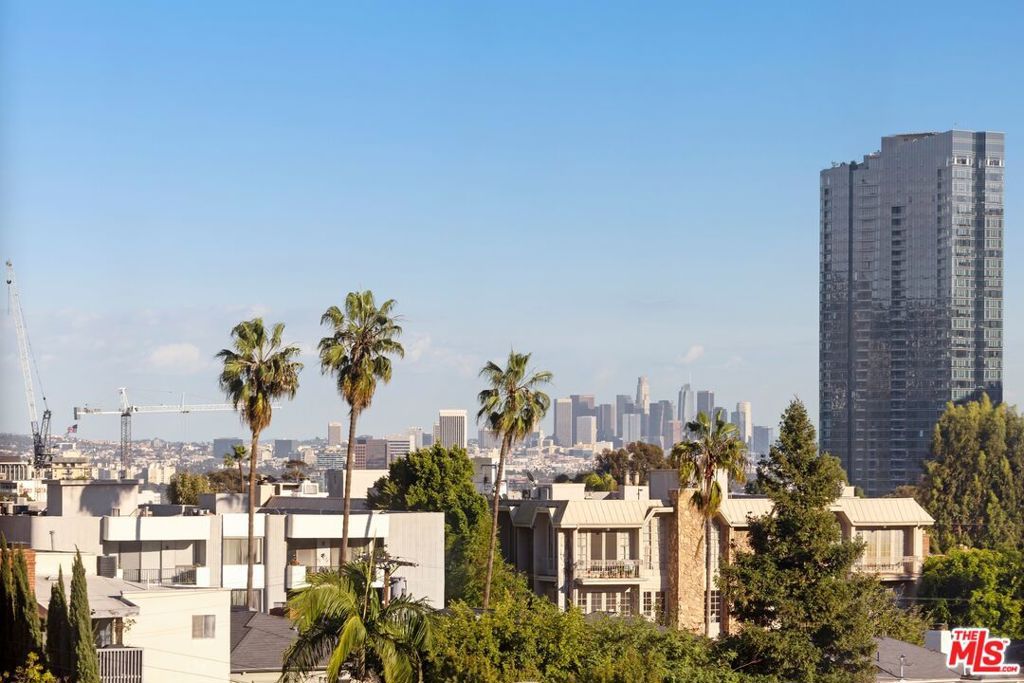 Image 16 of property listing at 10450 Wilshire Boulevard 7E, Los Angeles, CA 90024