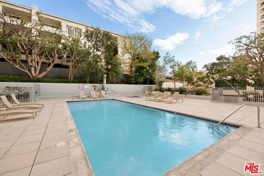Image 17 of property listing at 10450 Wilshire Boulevard 7E, Los Angeles, CA 90024