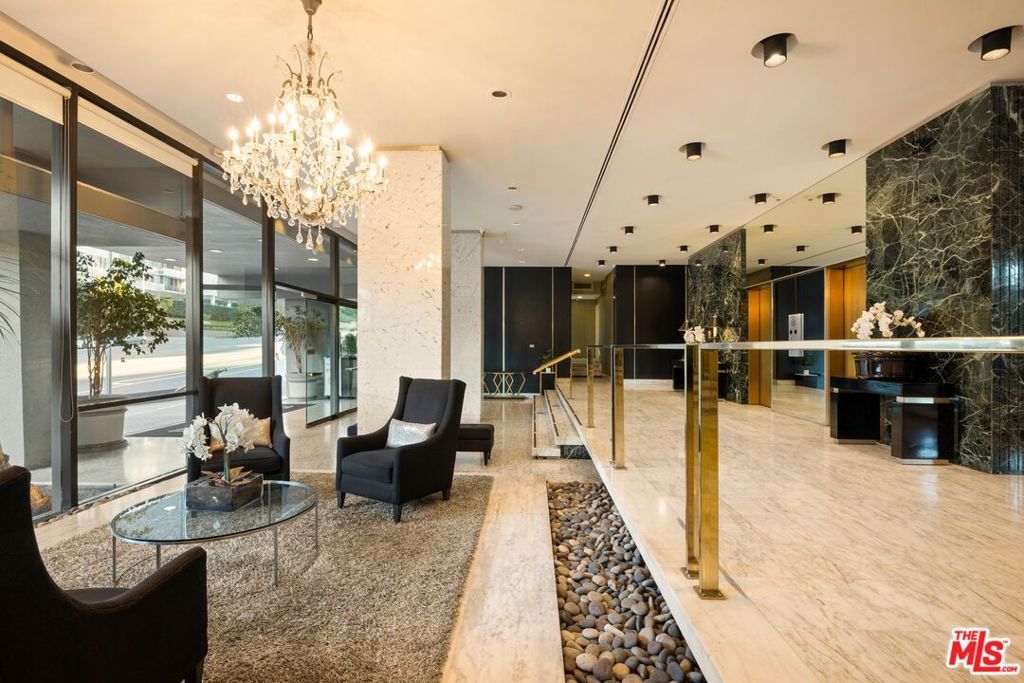 Image 19 of property listing at 10450 Wilshire Boulevard 7E, Los Angeles, CA 90024