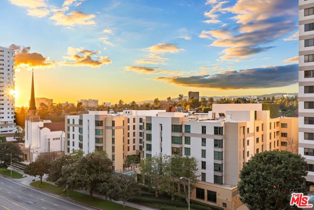 Image 3 of property listing at 10450 Wilshire Boulevard 7E, Los Angeles, CA 90024
