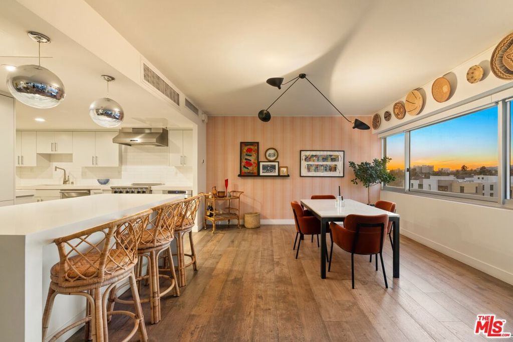 Image 4 of property listing at 10450 Wilshire Boulevard 7E, Los Angeles, CA 90024