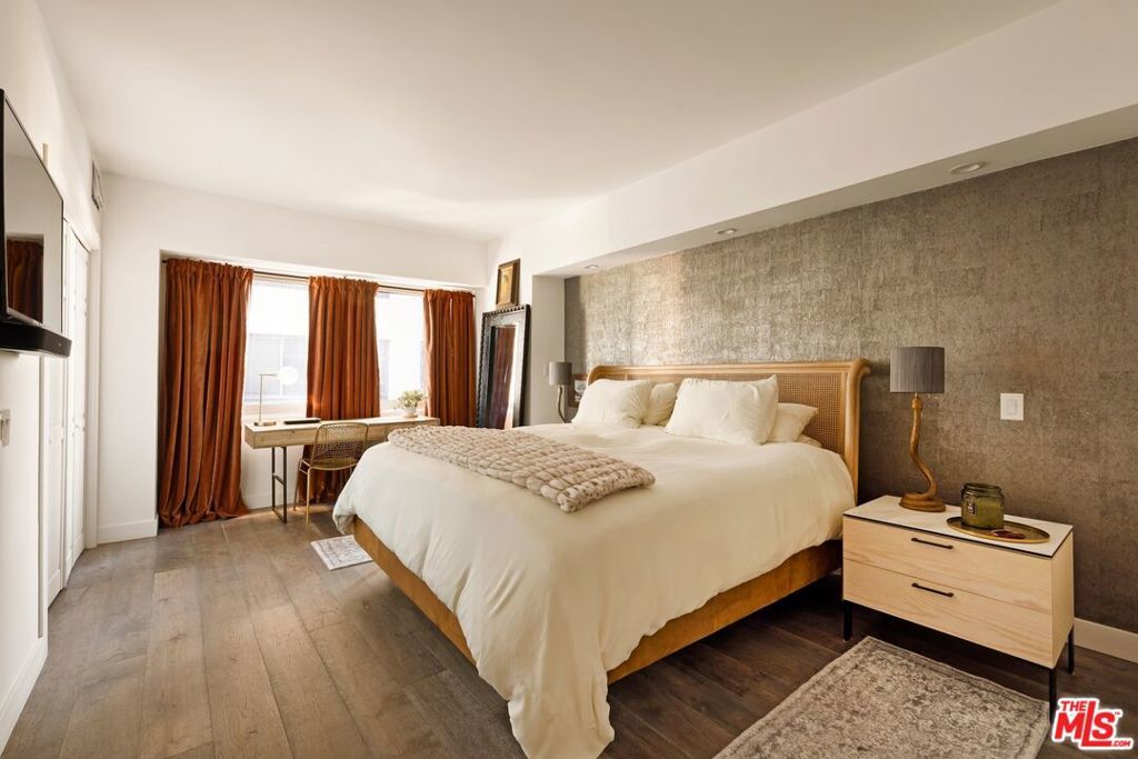 Image 8 of property listing at 10450 Wilshire Boulevard 7E, Los Angeles, CA 90024