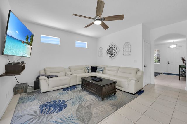 5801 SE Crooked Oak Avenue, Hobe Sound, FL 33455