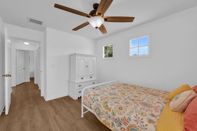 5801 SE Crooked Oak Avenue, Hobe Sound, FL 33455