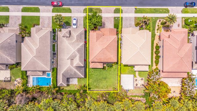 5801 SE Crooked Oak Avenue, Hobe Sound, FL 33455