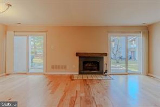 56 VIBURNUM LN, Mount Laurel, NJ 08054