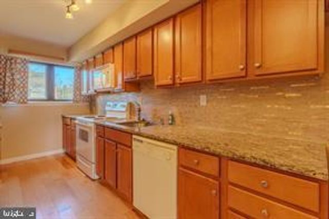 56 VIBURNUM LN, Mount Laurel, NJ 08054