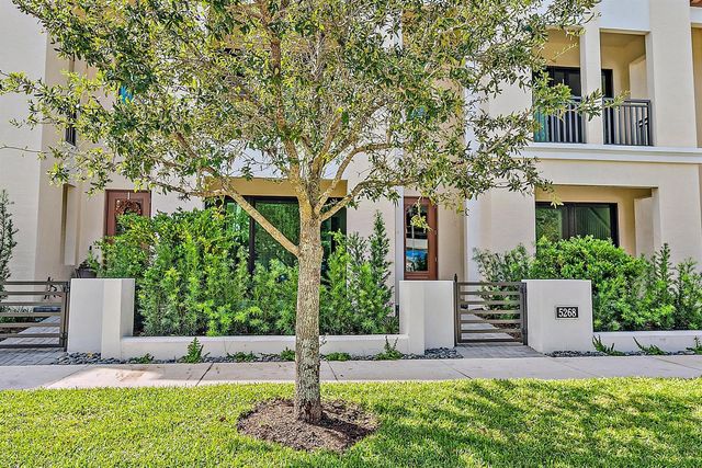 5268 Beckman Terrace, Palm Beach Gardens, FL 33418